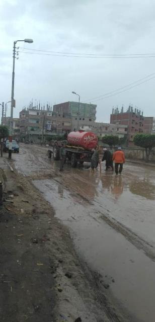 فتح طريق الدائرى الجديد وشارع ترعة المنيا بالشرقية بعد شفط مياه الأمطار (3)