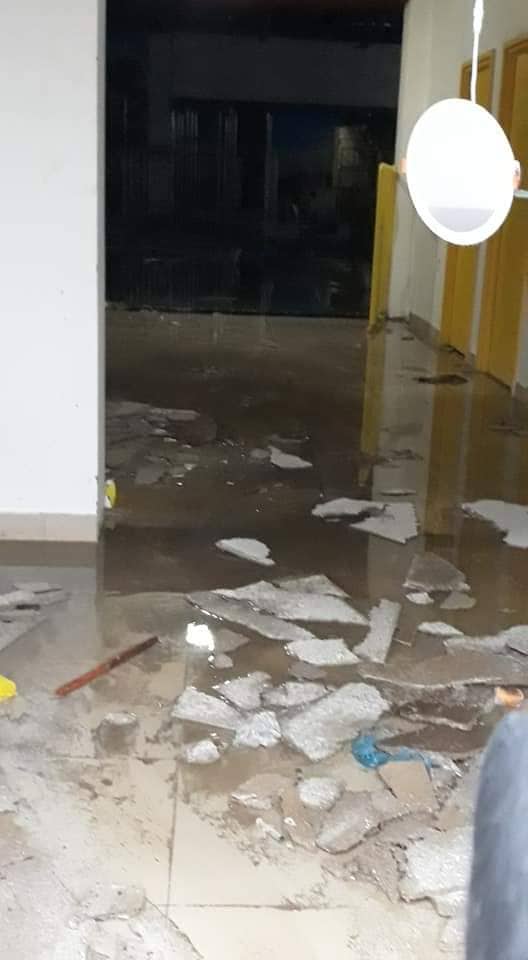 محلات مول طنطا تغرق بمياه الأمطار وسقوط الأسقف (3)