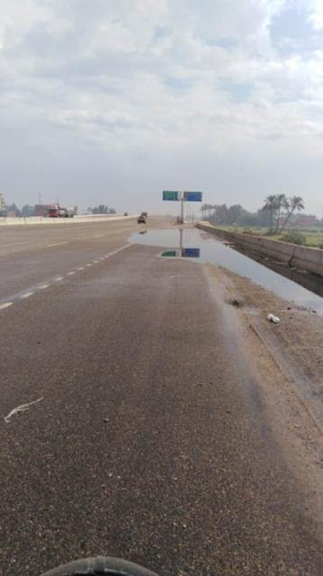فتح طريق الدائرى الجديد وشارع ترعة المنيا بالشرقية بعد شفط مياه الأمطار (4)
