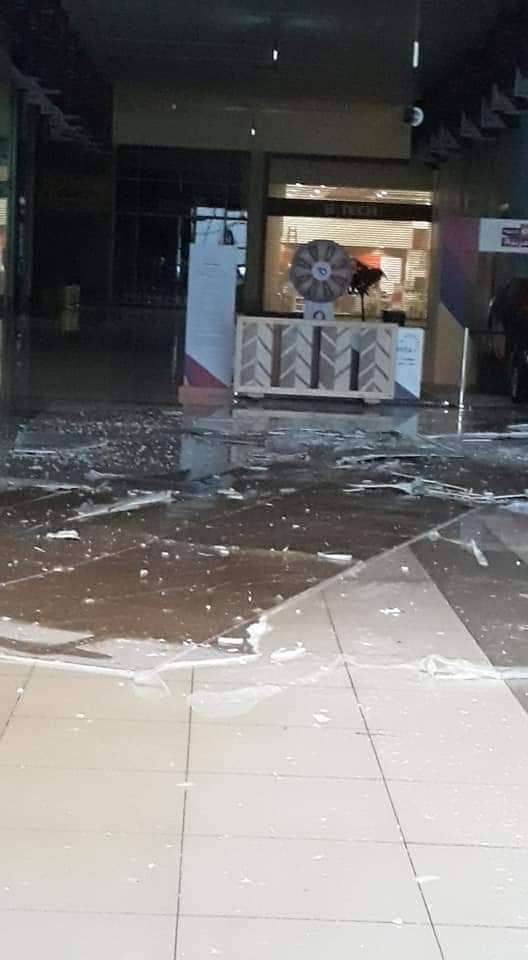 محلات مول طنطا تغرق بمياه الأمطار وسقوط الأسقف (6)