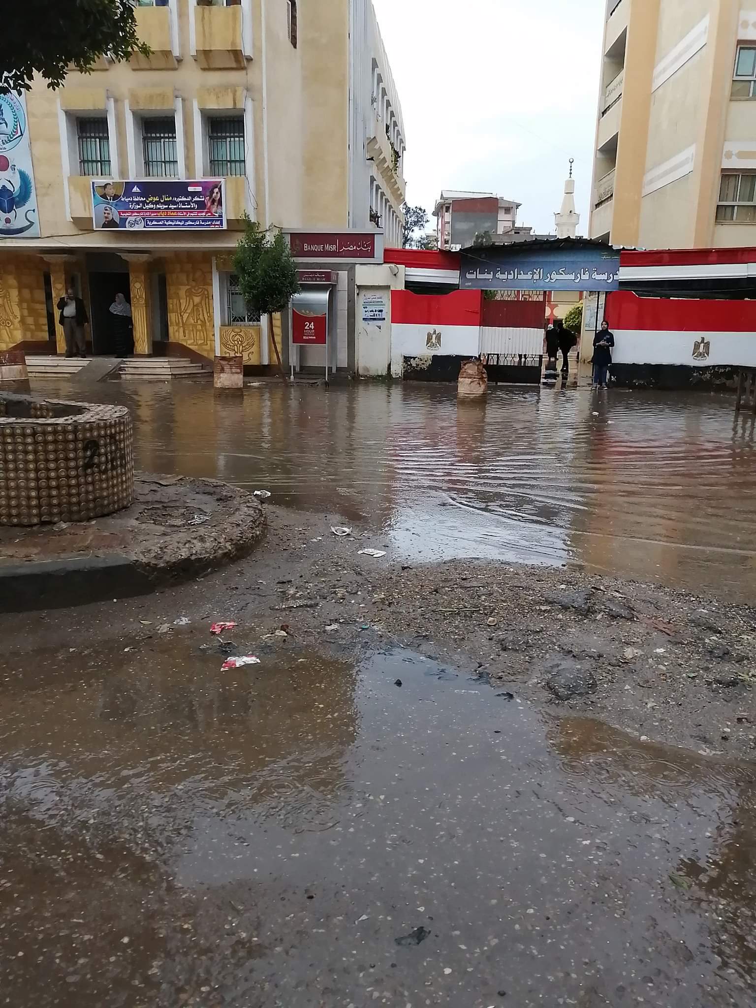 غرق شوارع دمياط بمياة الأمطار (3)
