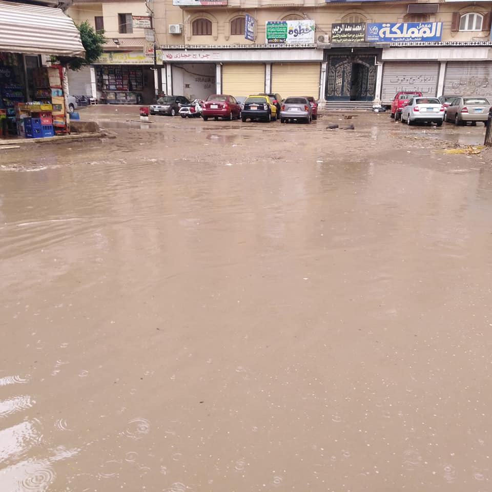 شوارع الغربية تغرق فى مياه الأمطار وشلل مرورى على طريق المحلة طنطا (3)