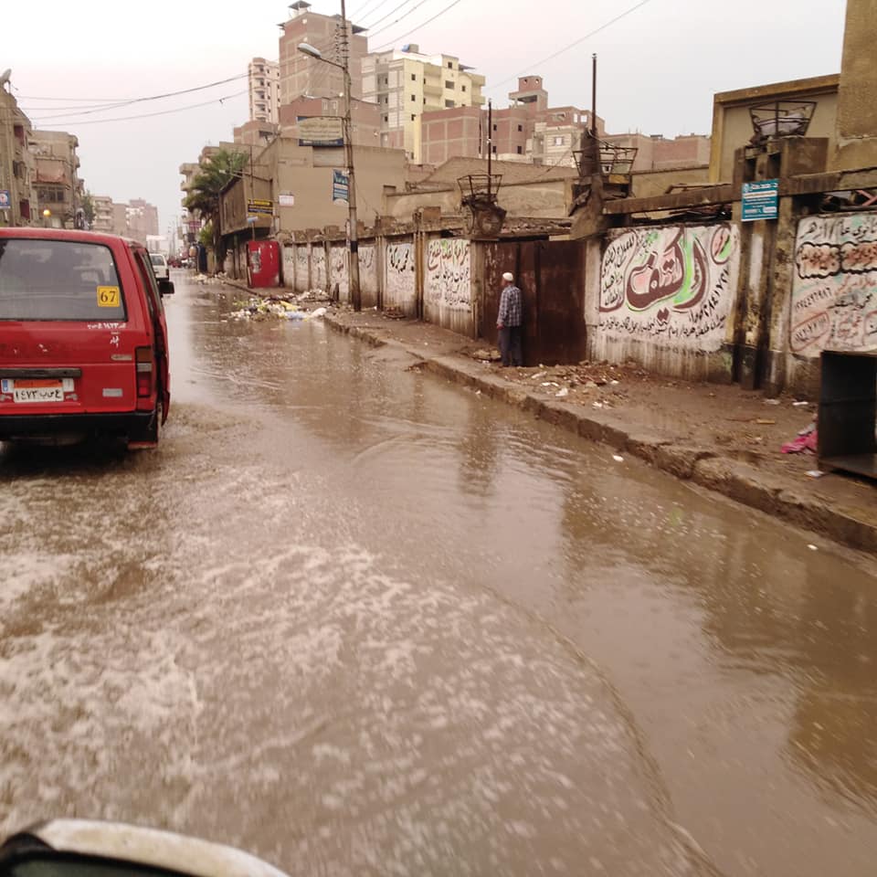 شوارع الغربية تغرق فى مياه الأمطار وشلل مرورى على طريق المحلة طنطا (4)