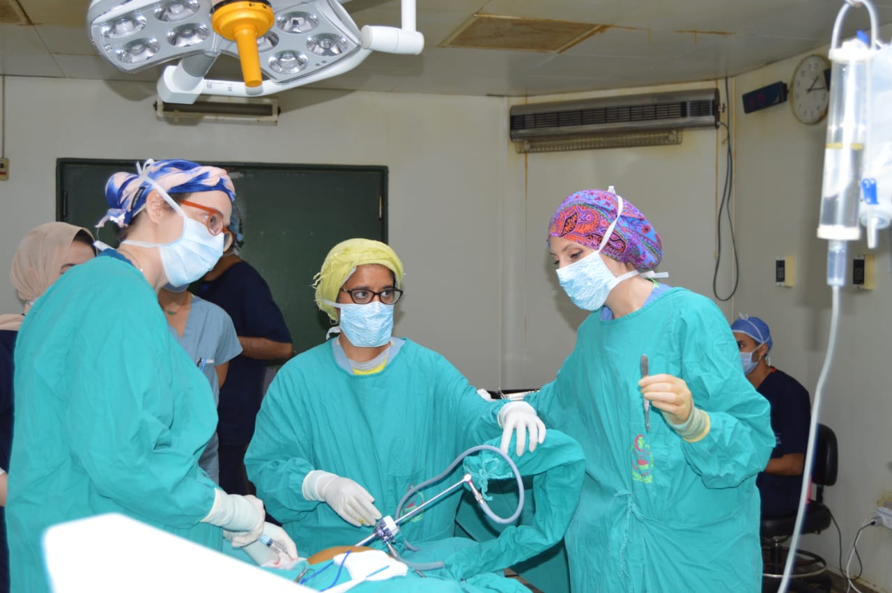 الفريق الجراحى الدولى التطوعى بمستشفى الأطفال بجامعة المنصورة  (6)