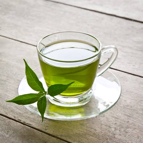 وصفات طبيعية لتطويل الرموش باستخدام الشاى الأخضر