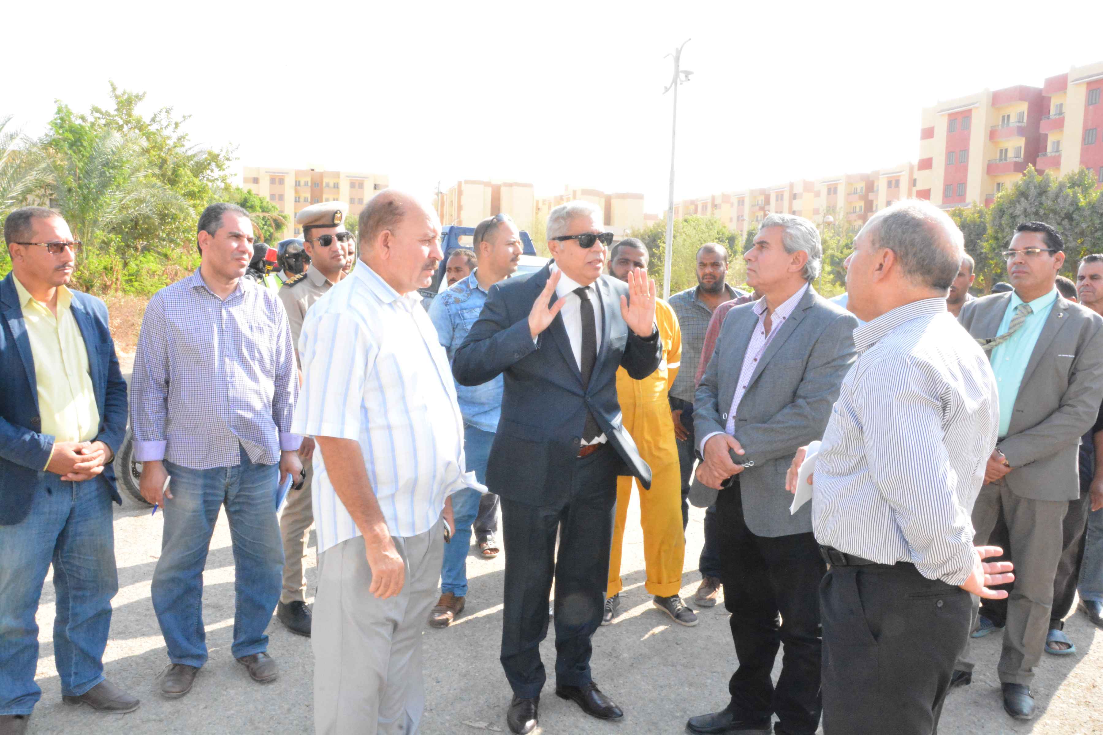 محافظ المنيا يتفقد أعمال الصيانة بمحطة مياه (5)