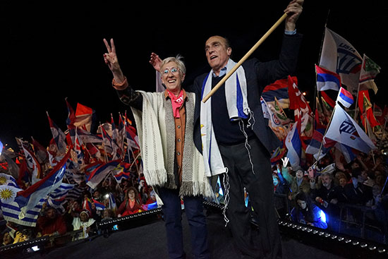 دانييل مارتينيز ونائب رئيس المرشح غراسيلا فيلار