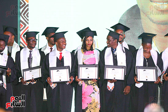  احتفالية الأكاديمية الوطنية للتدريب بالبرنامج الرئاسى لتأهيل الشباب الإفريقى (32)