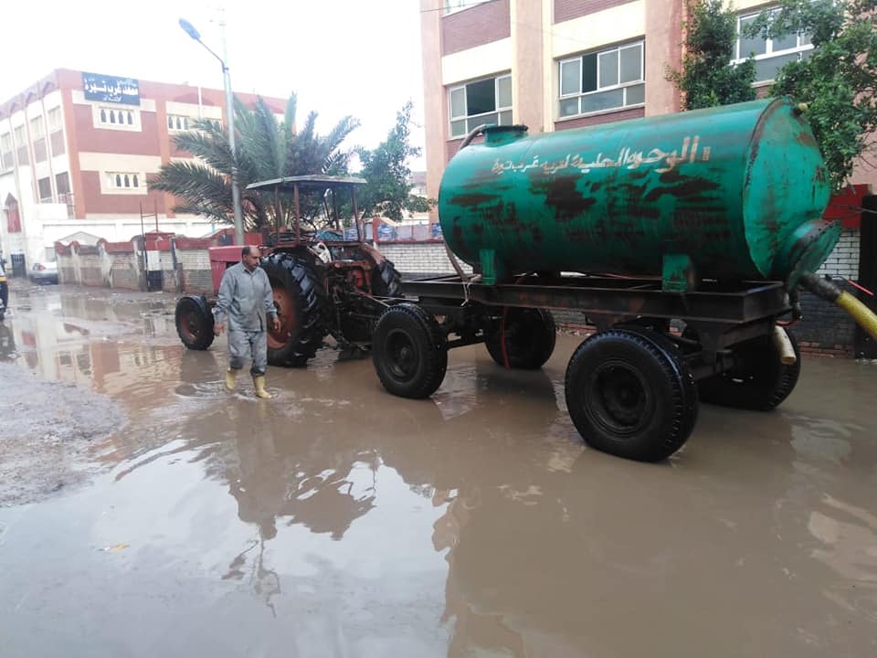 رفع مياه الأمطار من الشوارع (4)