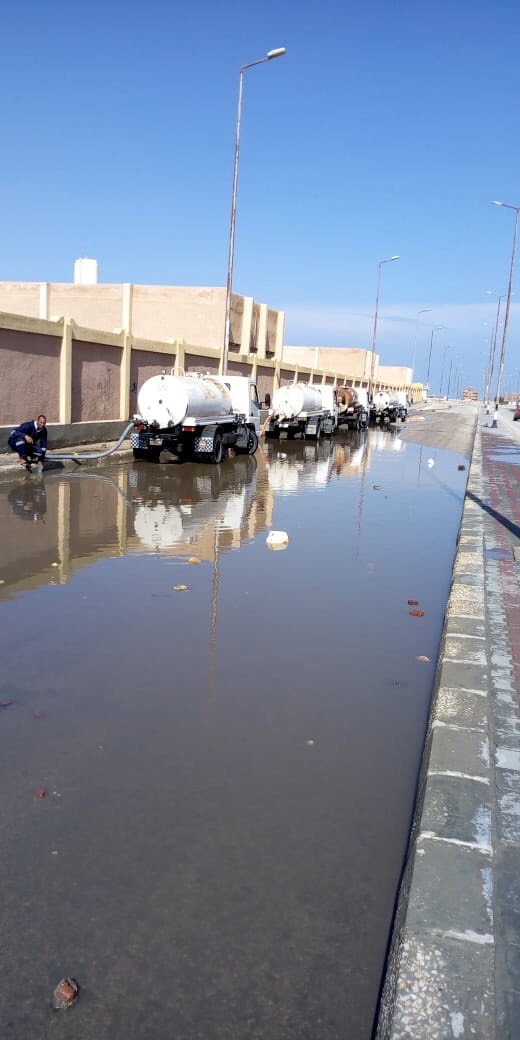  الانتهاء من سحب مياه الأمطار بشوارع بئر العبد (4)