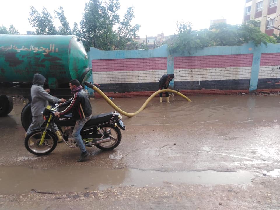 رفع مياه الأمطار من الشوارع (1)