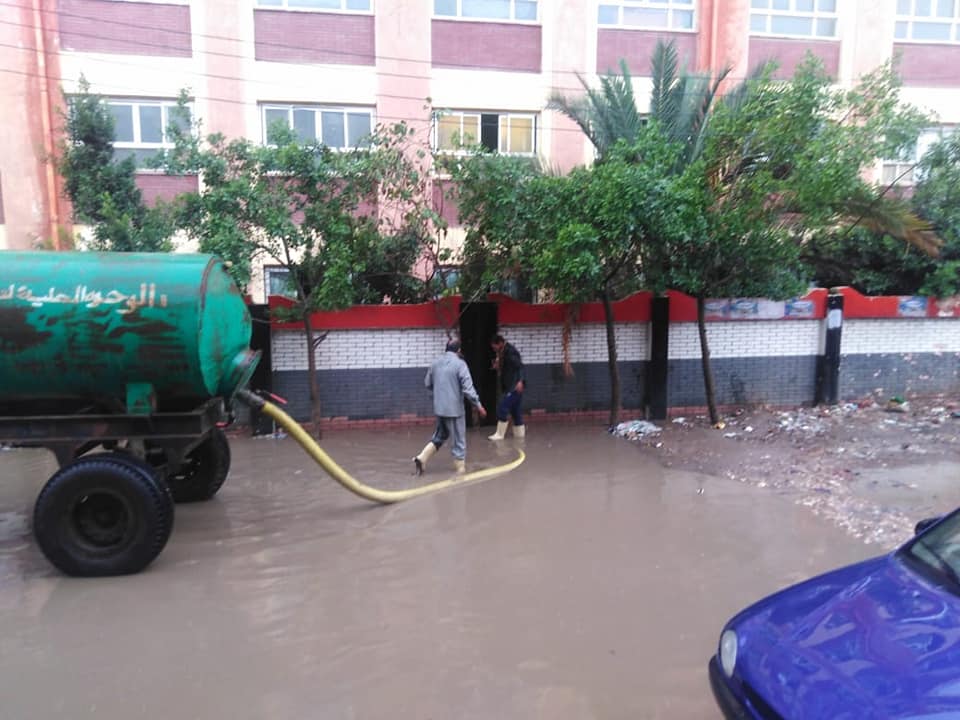 رفع مياه الأمطار من الشوارع (3)