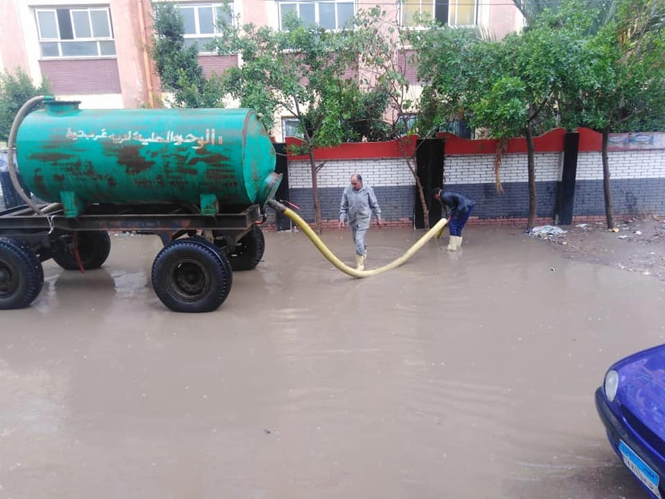 رفع مياه الأمطار من الشوارع (6)