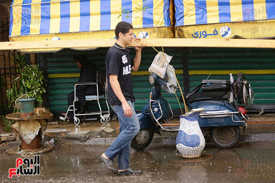 الأمطار الغزيرة تضرب شوارع القاهرة