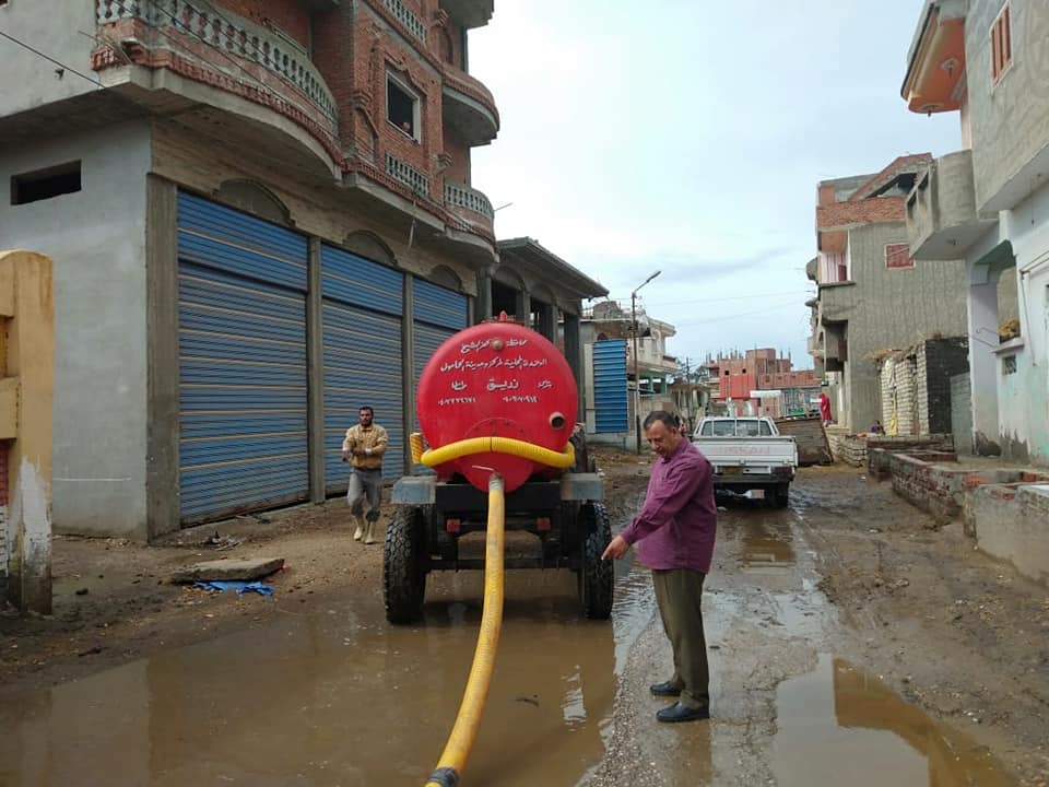 رفع مياه الأمطار من الشوارع (2)