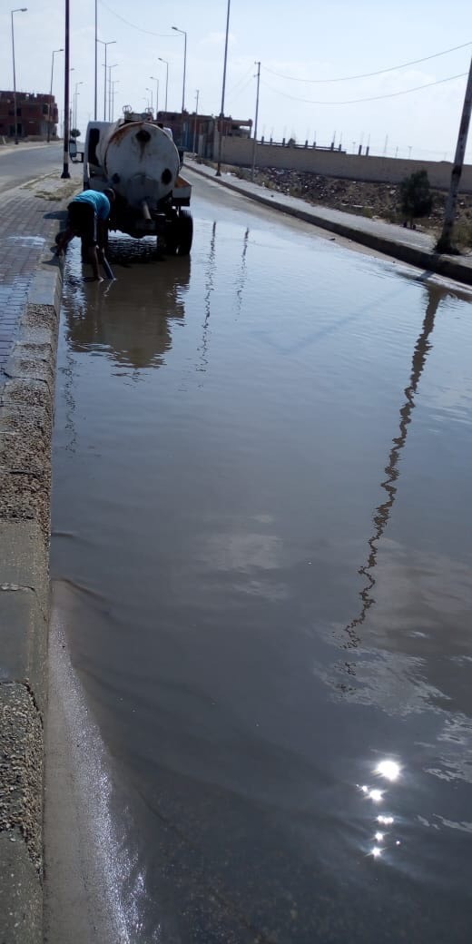  الانتهاء من سحب مياه الأمطار بشوارع بئر العبد (5)