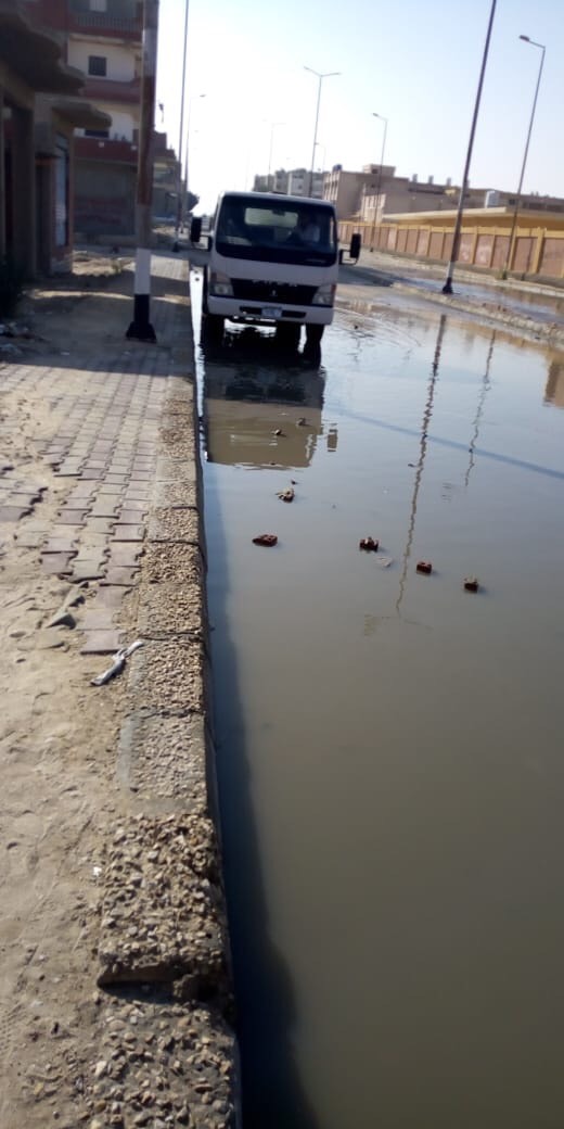  الانتهاء من سحب مياه الأمطار بشوارع بئر العبد (6)