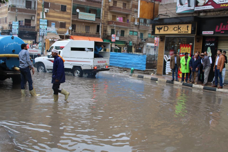 محافظ كفر الشيخ يتابع رفع الأمطار (3)
