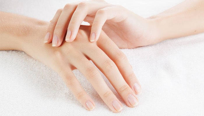 وصفات طبيعية لتفتيح اليدين والقدمين (1)