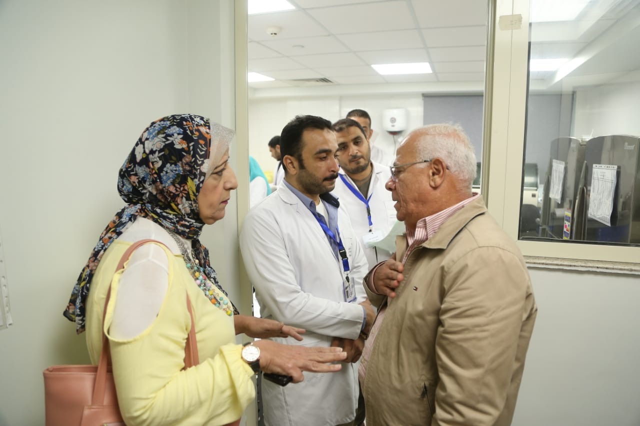 محافظ بورسعيد يتفقد مستشفى الحياة ببورفؤاد (1)