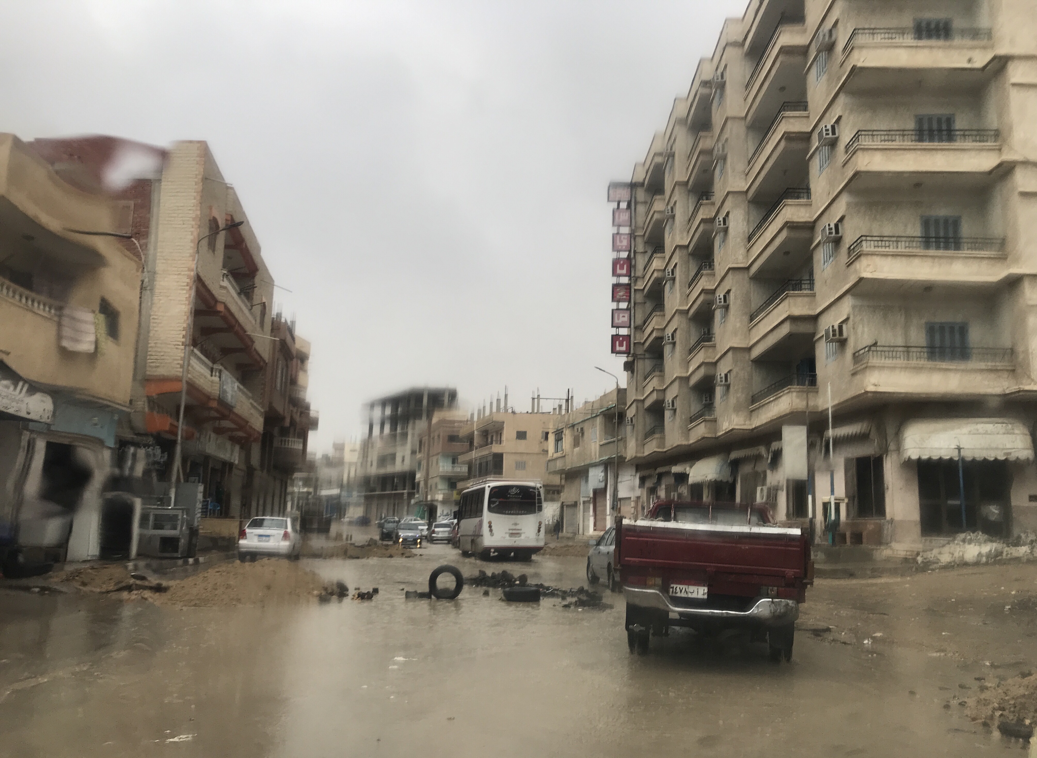 هطول الأمطار بغزارة على ساحل العريش (4)