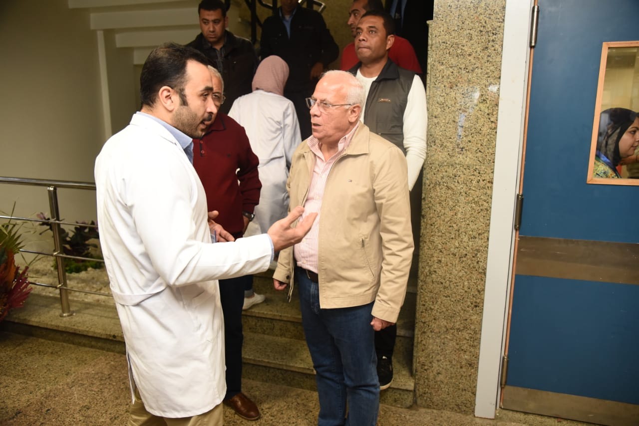 محافظ بورسعيد يتفقد مستشفى الحياة ببورفؤاد (2)