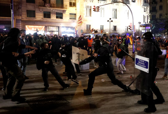 الاشتباكات فى برشلونة