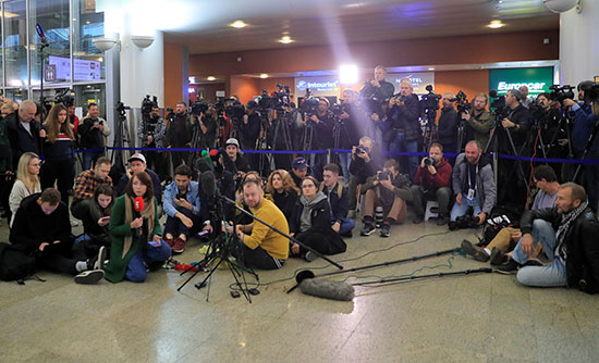 الصحفيين فى انتظار ماريا بوتينا