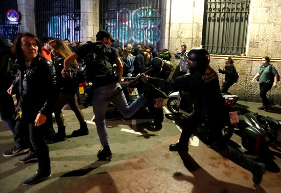 العنف فى برشلونة