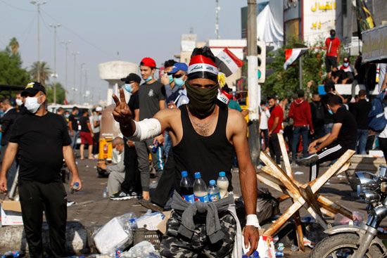 متظاهر عراقى