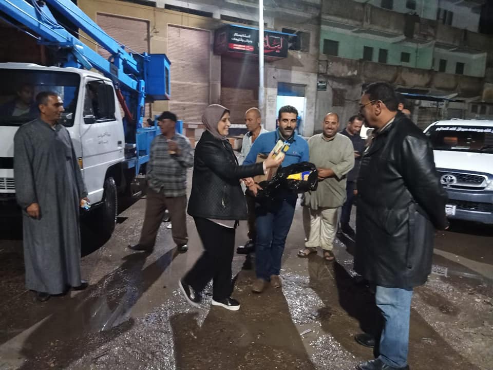 جانب من جهود شفط مياه الأمطار بشوارع كفر الشيخ (6)