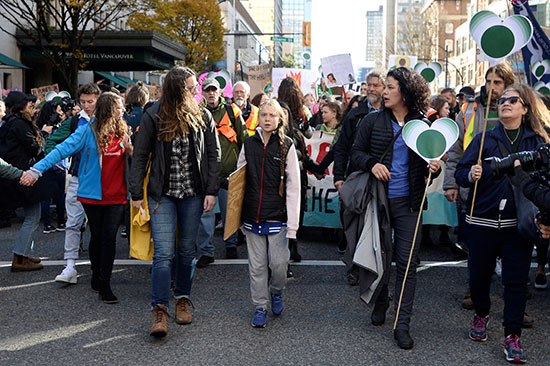 الناشطة المناخية تقود مسيرة فى كندا