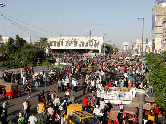 آلاف المتظاهرين فى بغداد