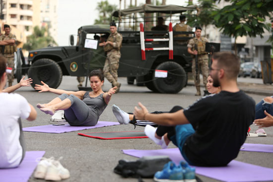 ممارسة اليوجا أمام قوات الجيش اللبنانى