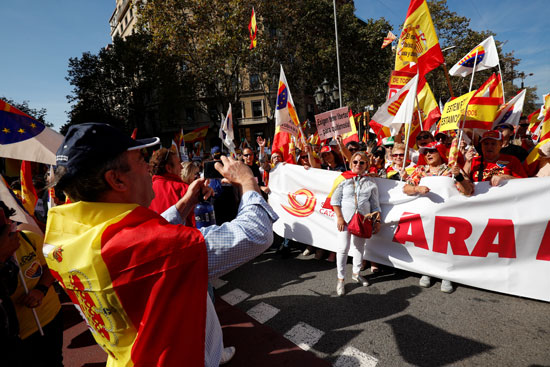 عدد من المتظاهرين فى شوارع كتالونيا