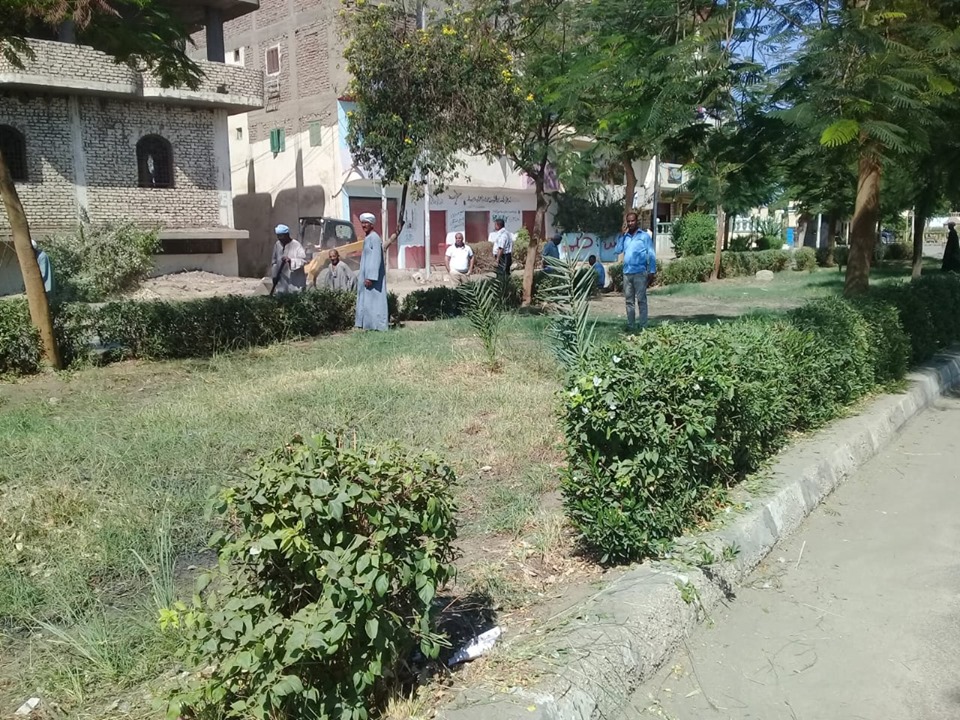 مدينة الزينية تواصل حملات نظافة الشوارع والطريق السريع ورفع 30 طن قمامة وتراكمات (3)