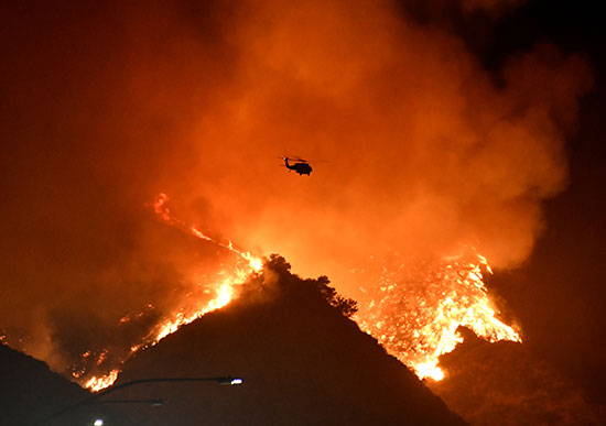 الحرائق تأكل الغابات فى كاليفورنيا
