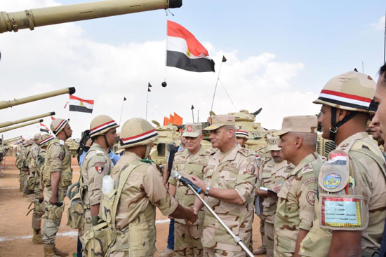 الفريق أول محمد زكى القائد العام للقوات المسلحة وزير الدفاع والإنتاج الحربى  (3)