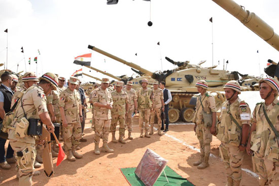 الفريق أول محمد زكى القائد العام للقوات المسلحة وزير الدفاع والإنتاج الحربى  (2)