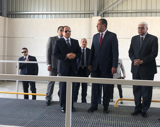 السيسى يتفقد نقاط التفتيش وفحص السيارات (5)