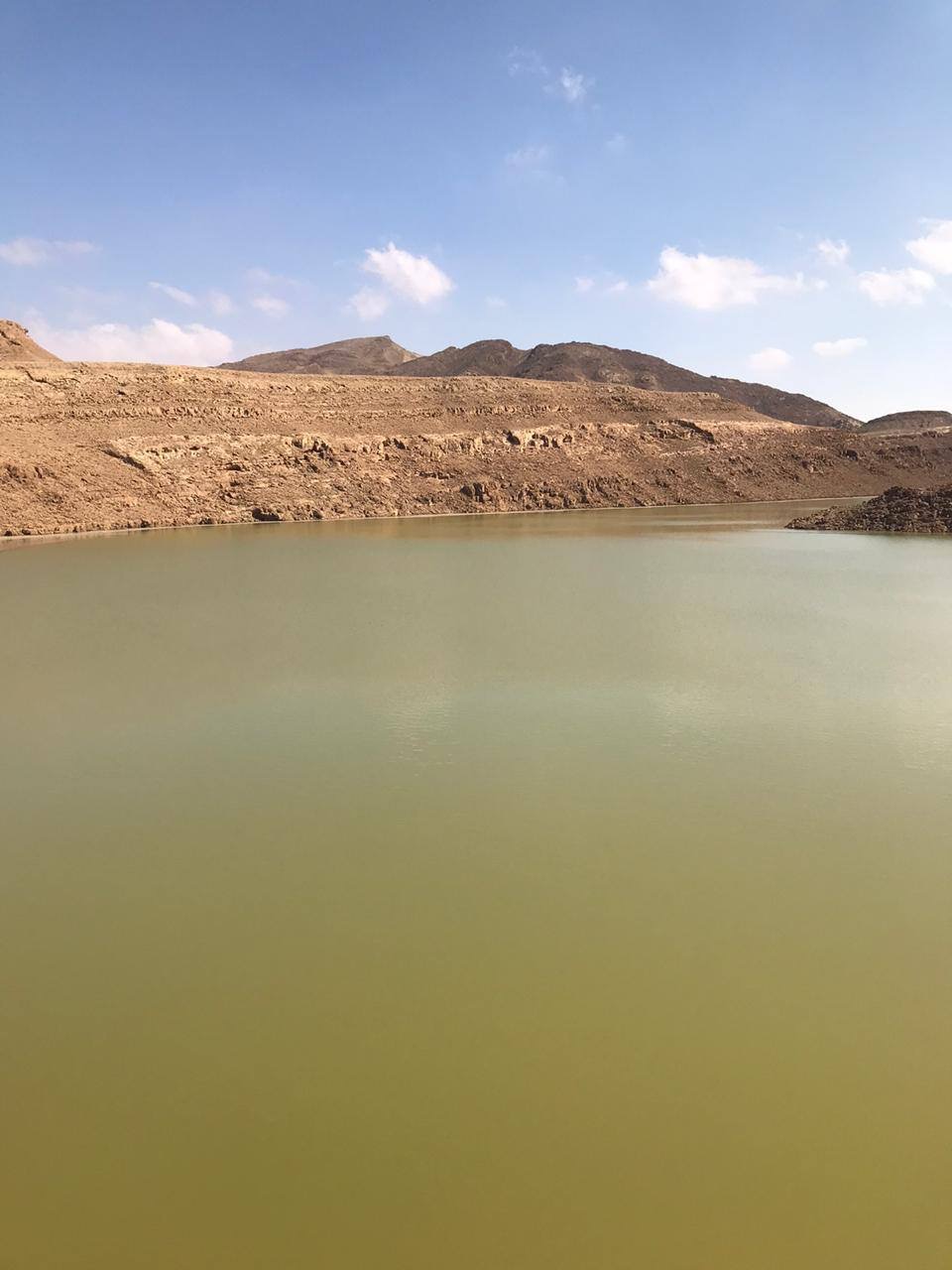 حصاد مليون متر مكعب من مياه السيول فى بحيرة سد الكرم بوسط سيناء (6)