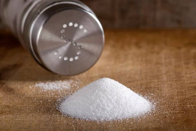 الملح من الوصفات الطبيعية لتقشير البشرة