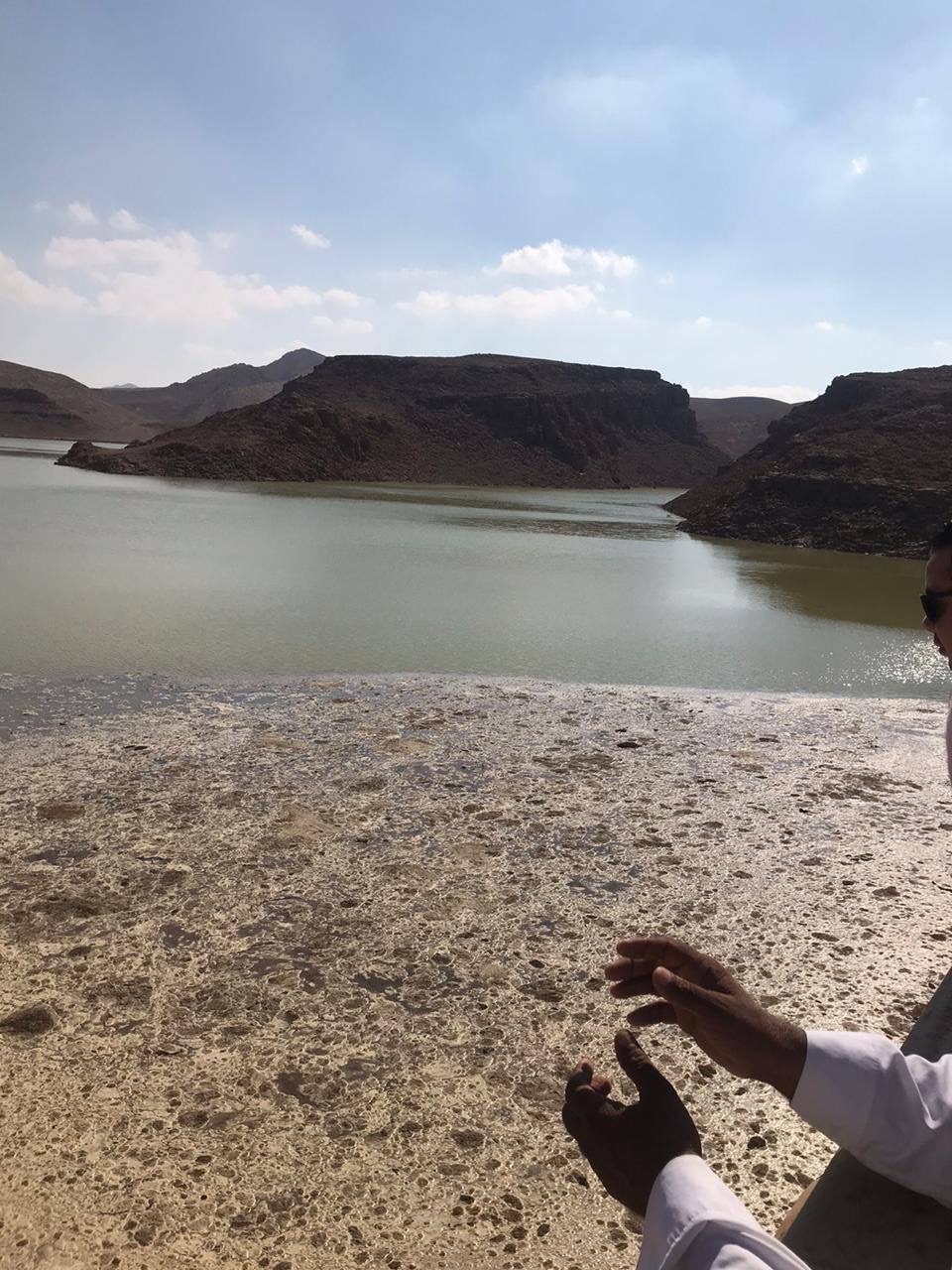حصاد مليون متر مكعب من مياه السيول فى بحيرة سد الكرم بوسط سيناء (1)