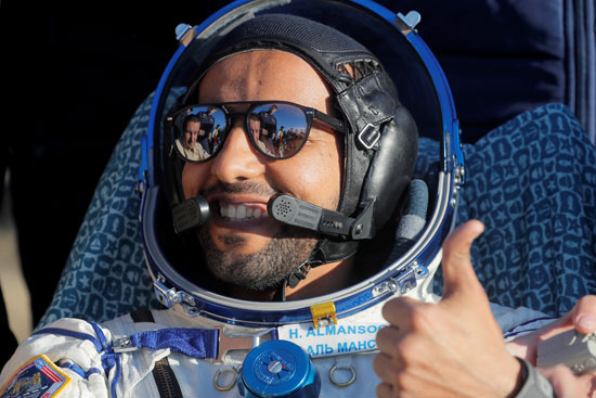 رائد-الفضاء-الإماراتى-هزاع-المنصورى-عقب-وصوله-للأرض