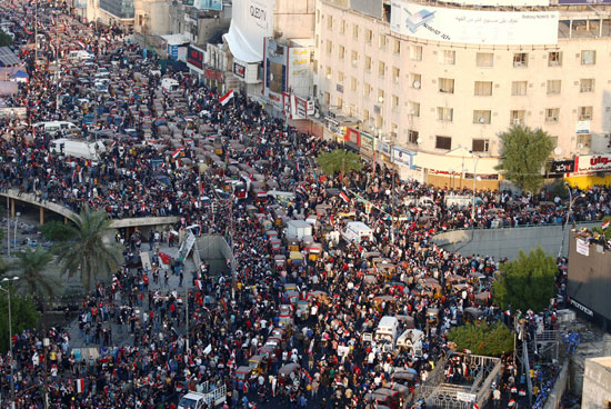 ألاف المتظاهرين فى ساحة التحرير