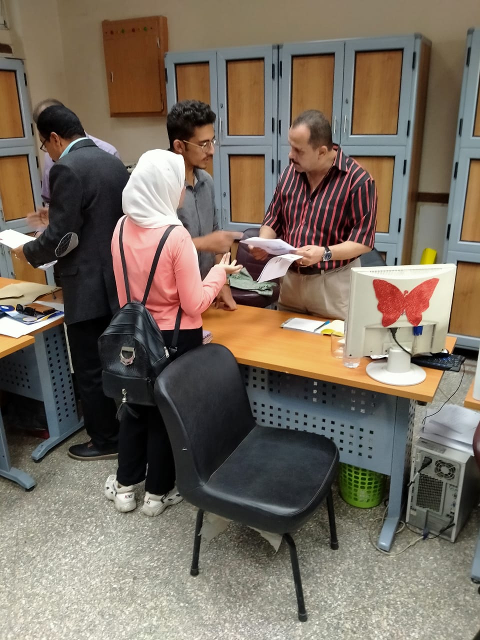زحام بدار العلوم القاهرة لسحب استمارات الترشح لانتخابات اتحاد الطلاب (4)