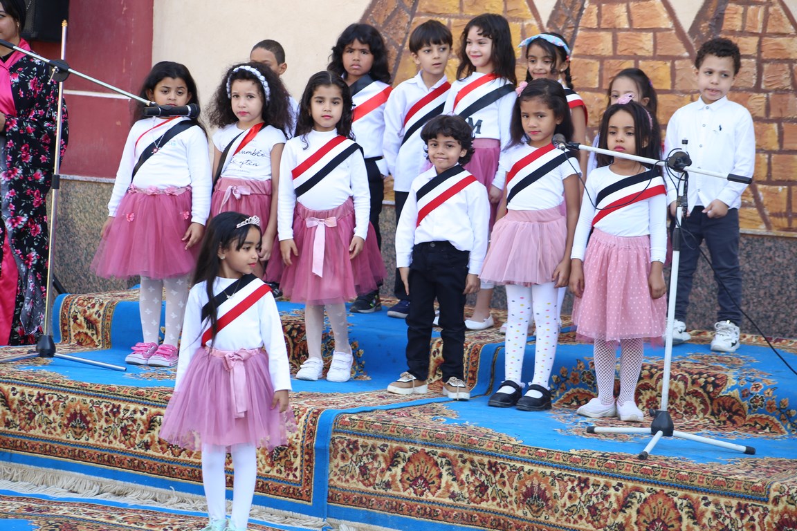 محافظ السويس يتابع العملية التعليمية ويشيد بنجاح التجربة بالمدرسة المصرية اليابانية (19)