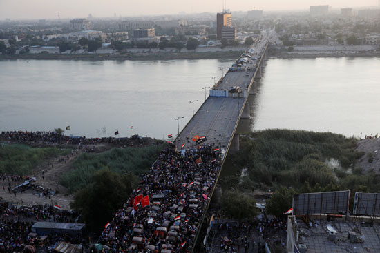 مسيرة للمتظاهرين فى بغداد