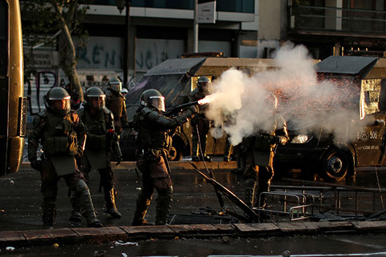 احتجاجات ضد حكومة تشيلى فى سانتياغو