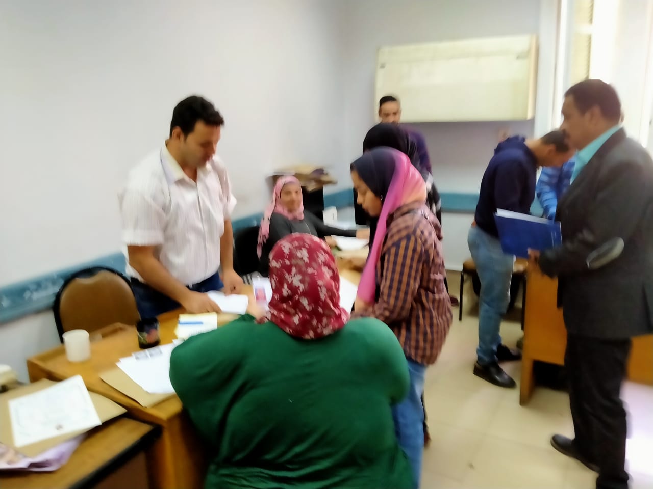 زحام بدار العلوم القاهرة لسحب استمارات الترشح لانتخابات اتحاد الطلاب (2)